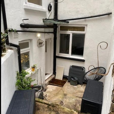 Central Private Double Bedroom In A 2Bedroom Apartment, Connected Via Underground, Overground And Many Bus Routes Londres Exterior foto
