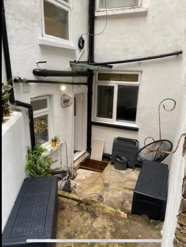 Central Private Double Bedroom In A 2Bedroom Apartment, Connected Via Underground, Overground And Many Bus Routes Londres Exterior foto